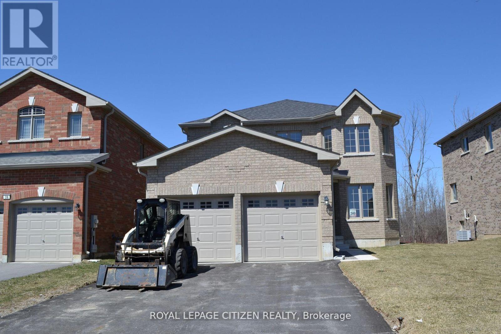 41 CAREW BOULEVARD, Kawartha Lakes, Ontario