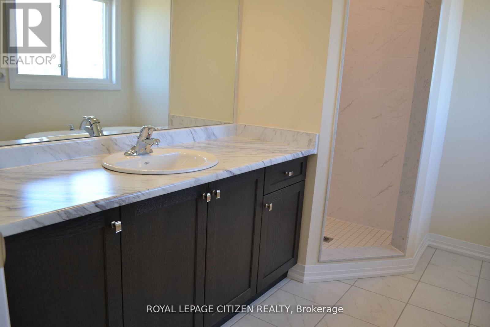 41 Carew Boulevard, Kawartha Lakes, Ontario  K9V 0P7 - Photo 17 - X12412303