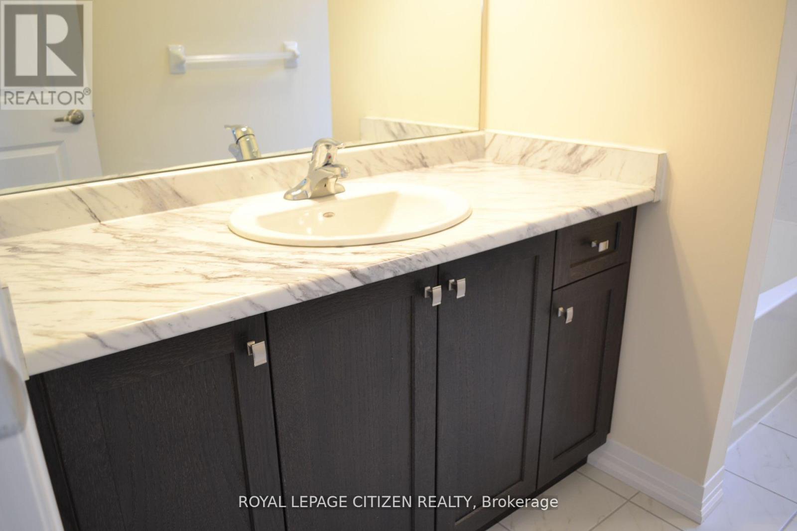 41 Carew Boulevard, Kawartha Lakes, Ontario  K9V 0P7 - Photo 19 - X12412303