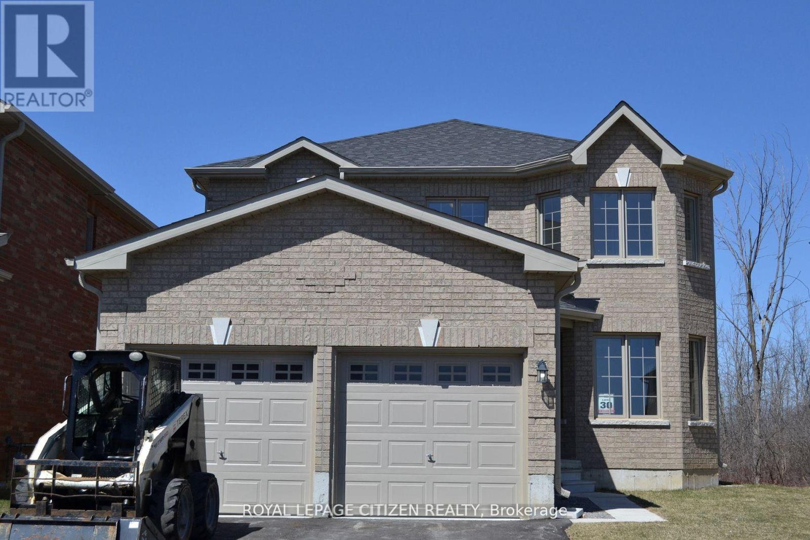 41 Carew Boulevard, Kawartha Lakes, Ontario  K9V 0P7 - Photo 2 - X12412303