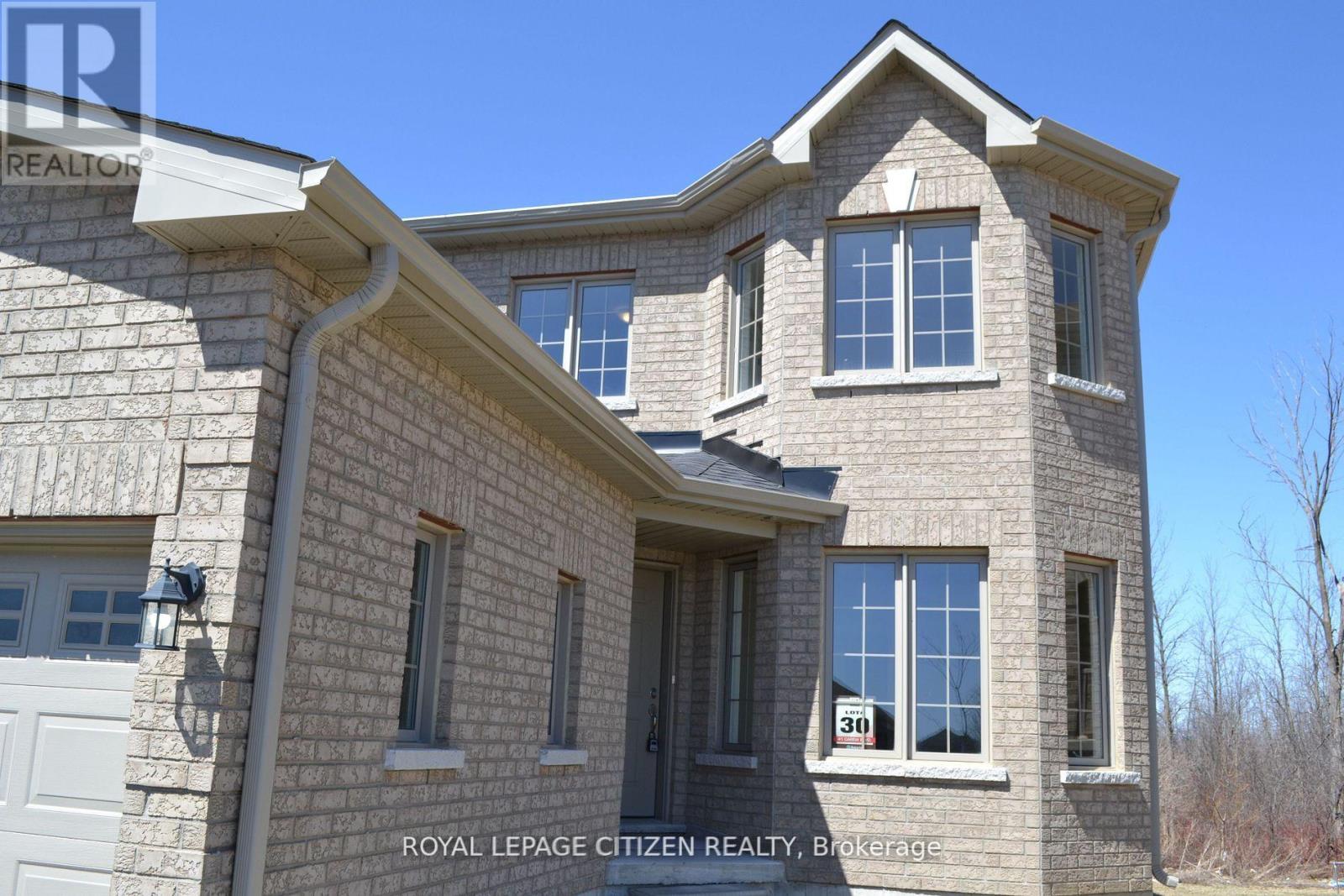 41 Carew Boulevard, Kawartha Lakes, Ontario  K9V 0P7 - Photo 3 - X12412303