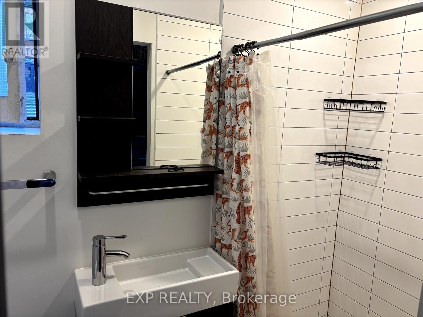 4 - 123 Macnab Street S, Hamilton, Ontario  L8P 3C2 - Photo 6 - X12412339