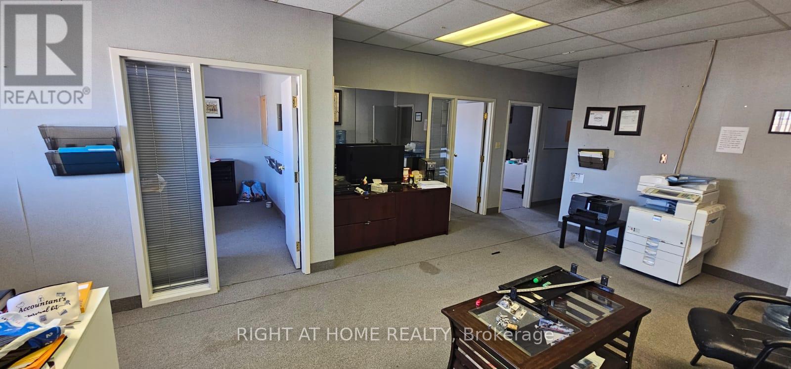 203 - 555 York Street, London East, Ontario  N6B 1R6 - Photo 4 - X12412347
