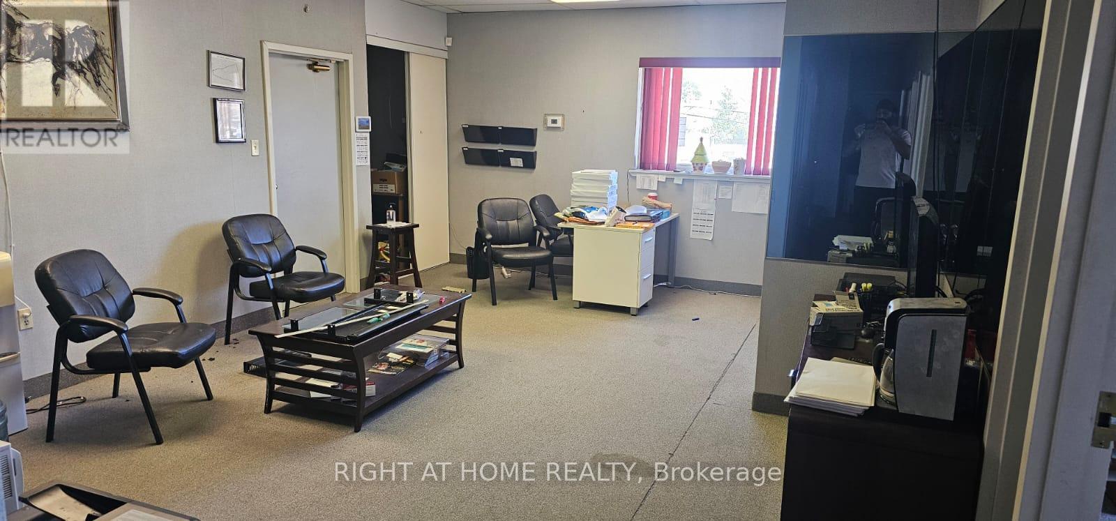 203 - 555 York Street, London East, Ontario  N6B 1R6 - Photo 5 - X12412347