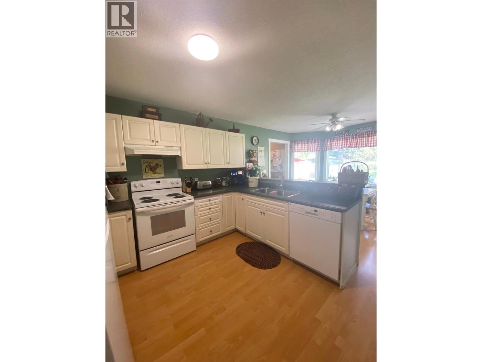 1118 Harold Street, Slocan, British Columbia  V0G 2C0 - Photo 11 - 10363392