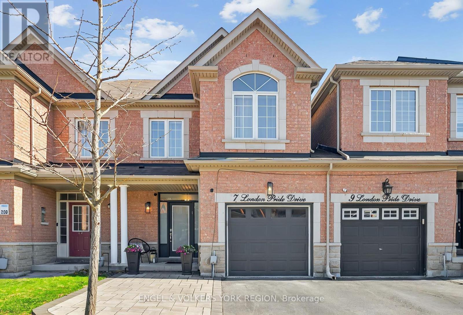 7 LONDON PRIDE DRIVE, Richmond Hill, Ontario