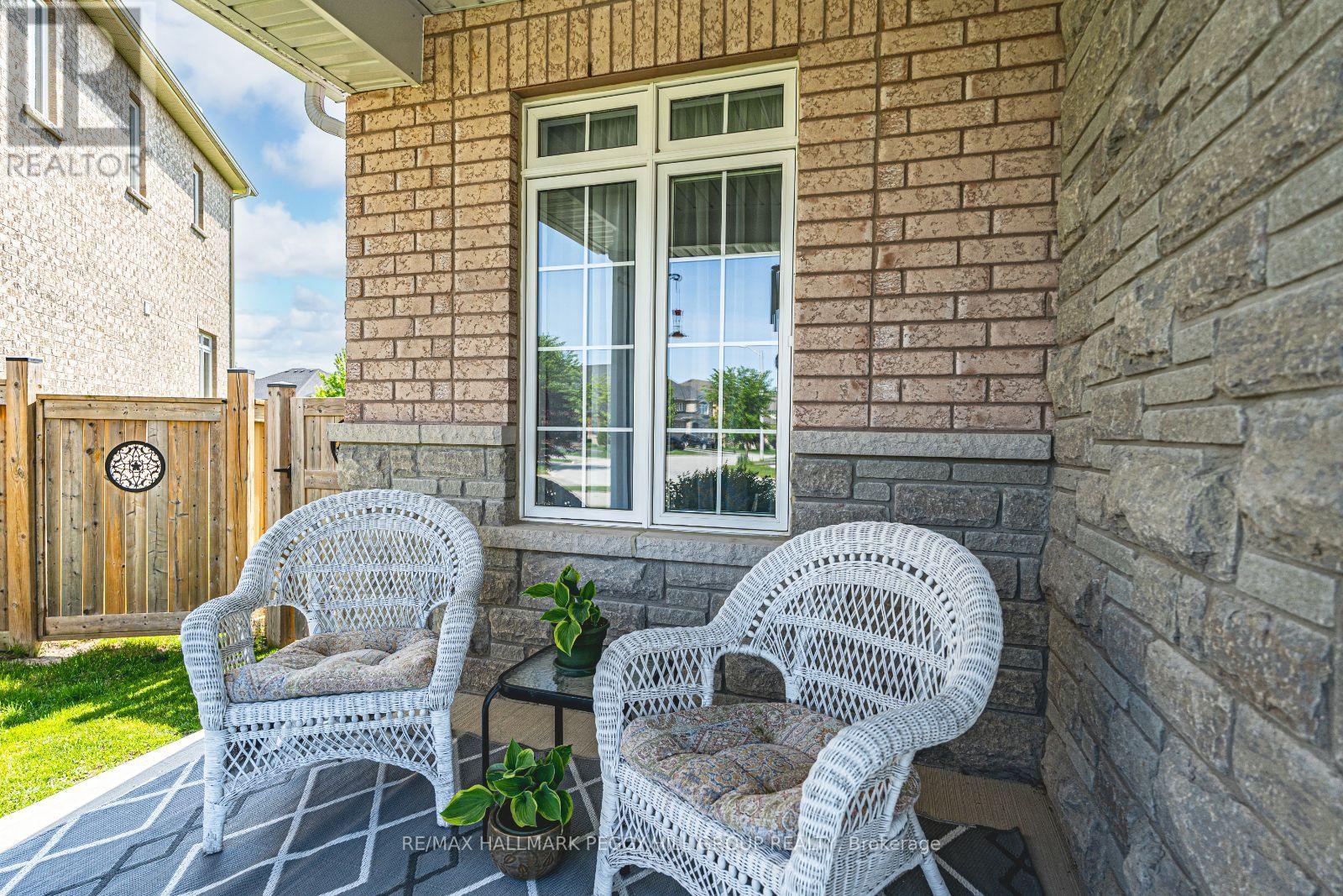 25 Copeland Crescent, Innisfil, Ontario  L0L 1L0 - Photo 2 - N12412426