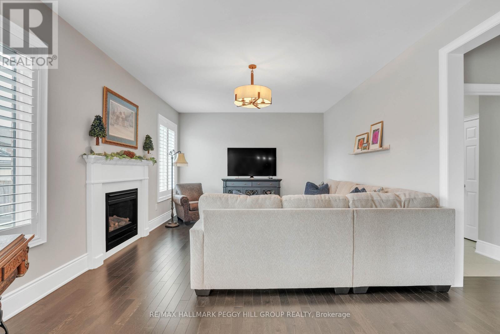 25 Copeland Crescent, Innisfil, Ontario  L0L 1L0 - Photo 7 - N12412426