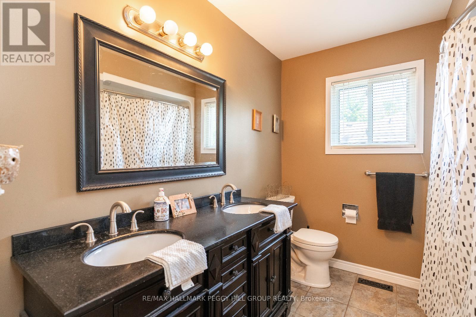 51 Nottawasaga Drive, Essa, Ontario  L0M 1B0 - Photo 10 - N12412447