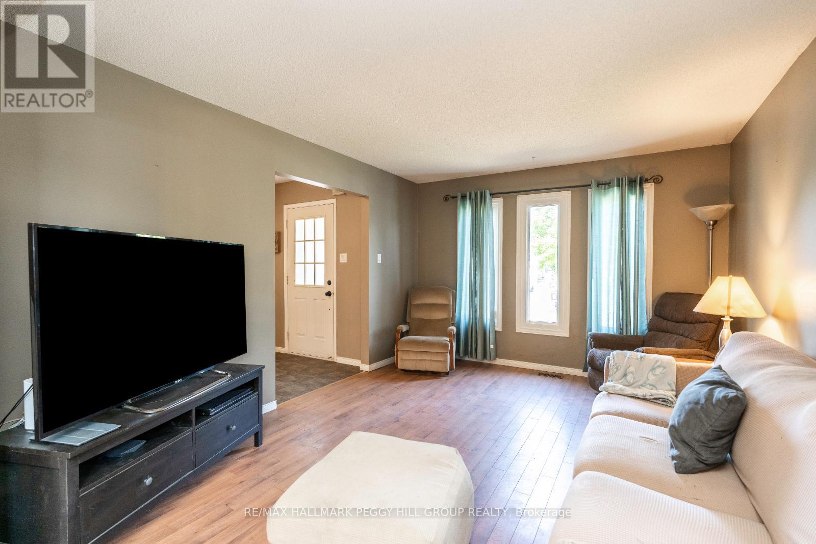 51 Nottawasaga Drive, Essa, Ontario  L0M 1B0 - Photo 2 - N12412447