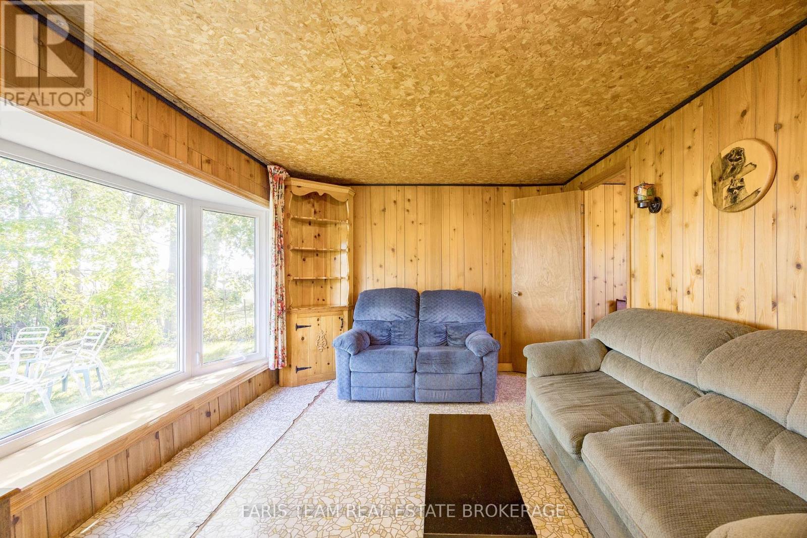 1313 Carol Ann Avenue, Ramara, Ontario  L0K 1B0 - Photo 11 - S12412424
