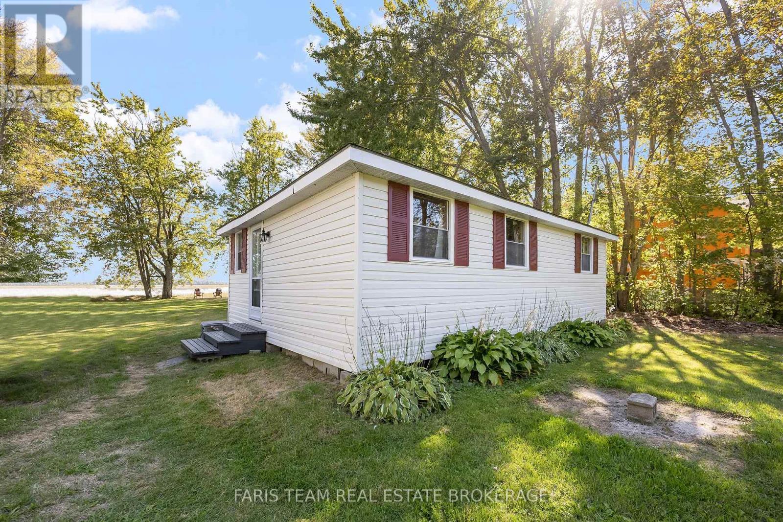 1313 Carol Ann Avenue, Ramara, Ontario  L0K 1B0 - Photo 4 - S12412424