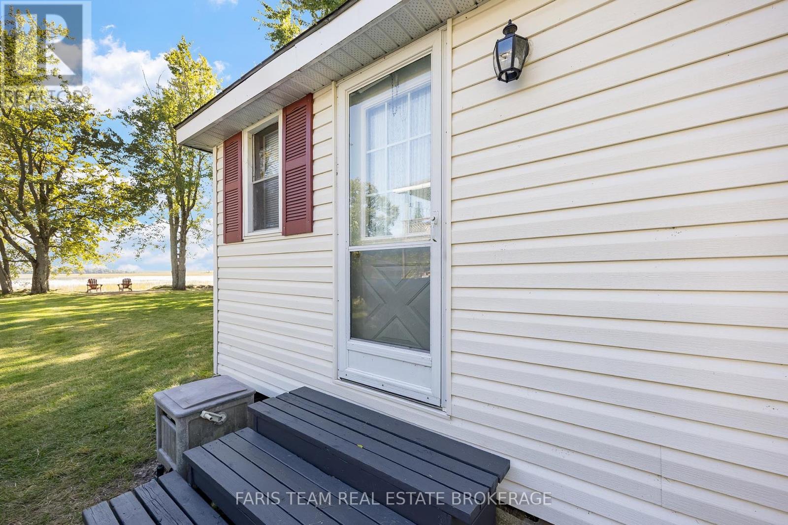 1313 Carol Ann Avenue, Ramara, Ontario  L0K 1B0 - Photo 5 - S12412424