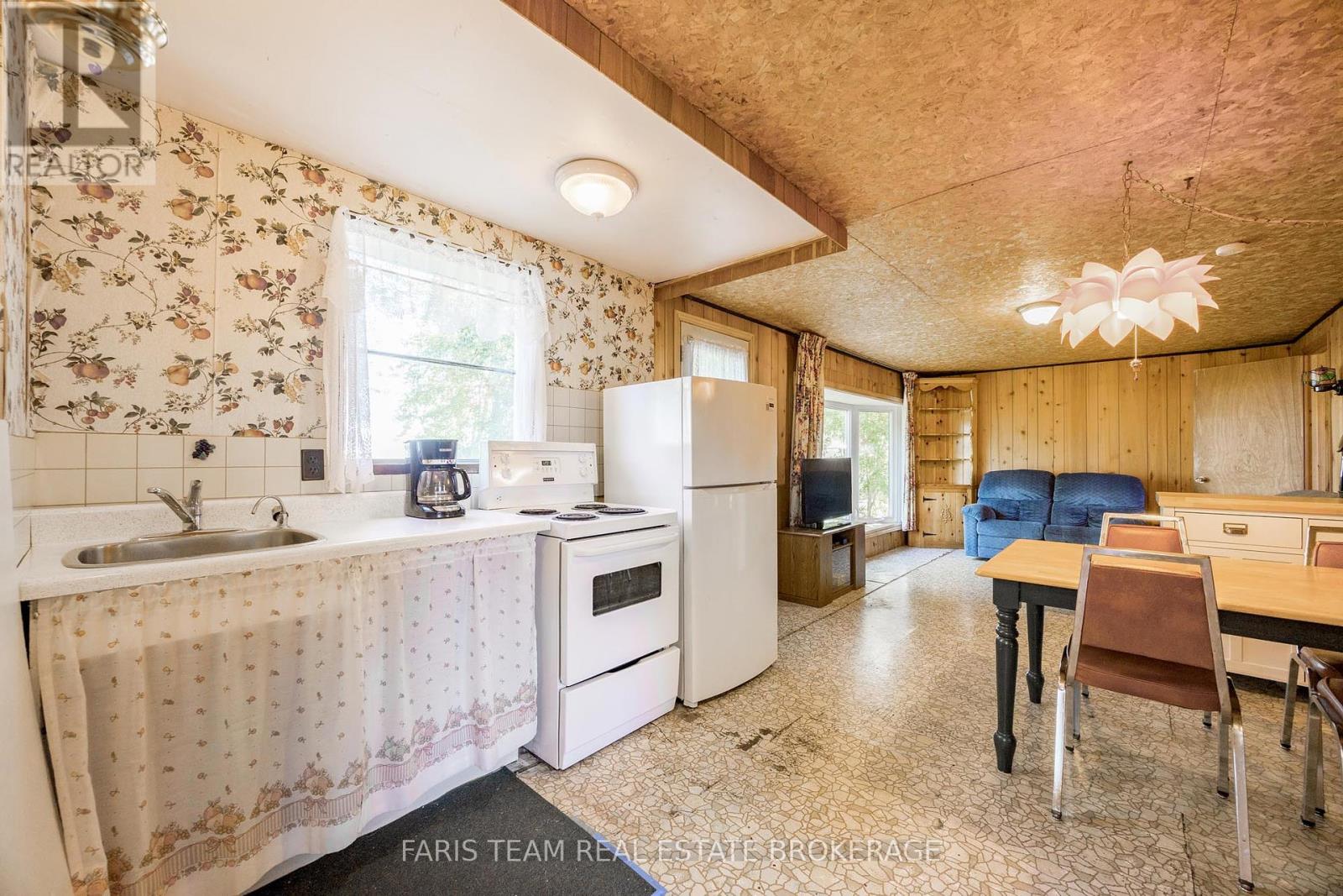 1313 Carol Ann Avenue, Ramara, Ontario  L0K 1B0 - Photo 6 - S12412424