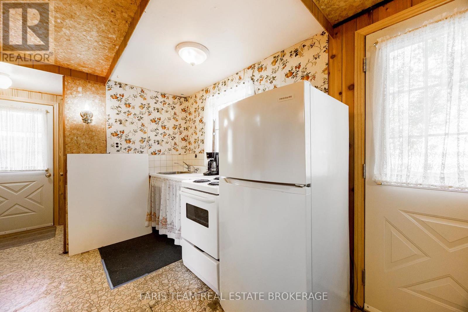 1313 Carol Ann Avenue, Ramara, Ontario  L0K 1B0 - Photo 8 - S12412424