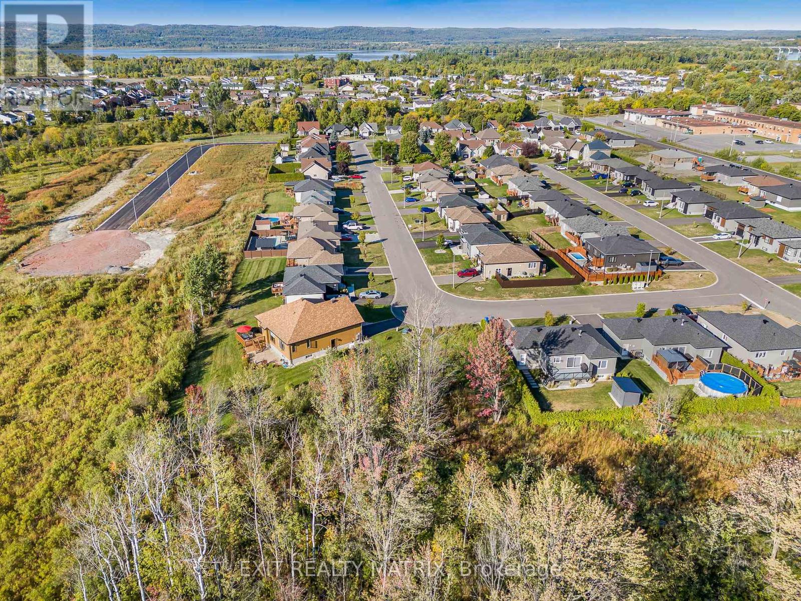 740 Roxane Crescent, Hawkesbury, Ontario  K6A 3W9 - Photo 3 - X12412576