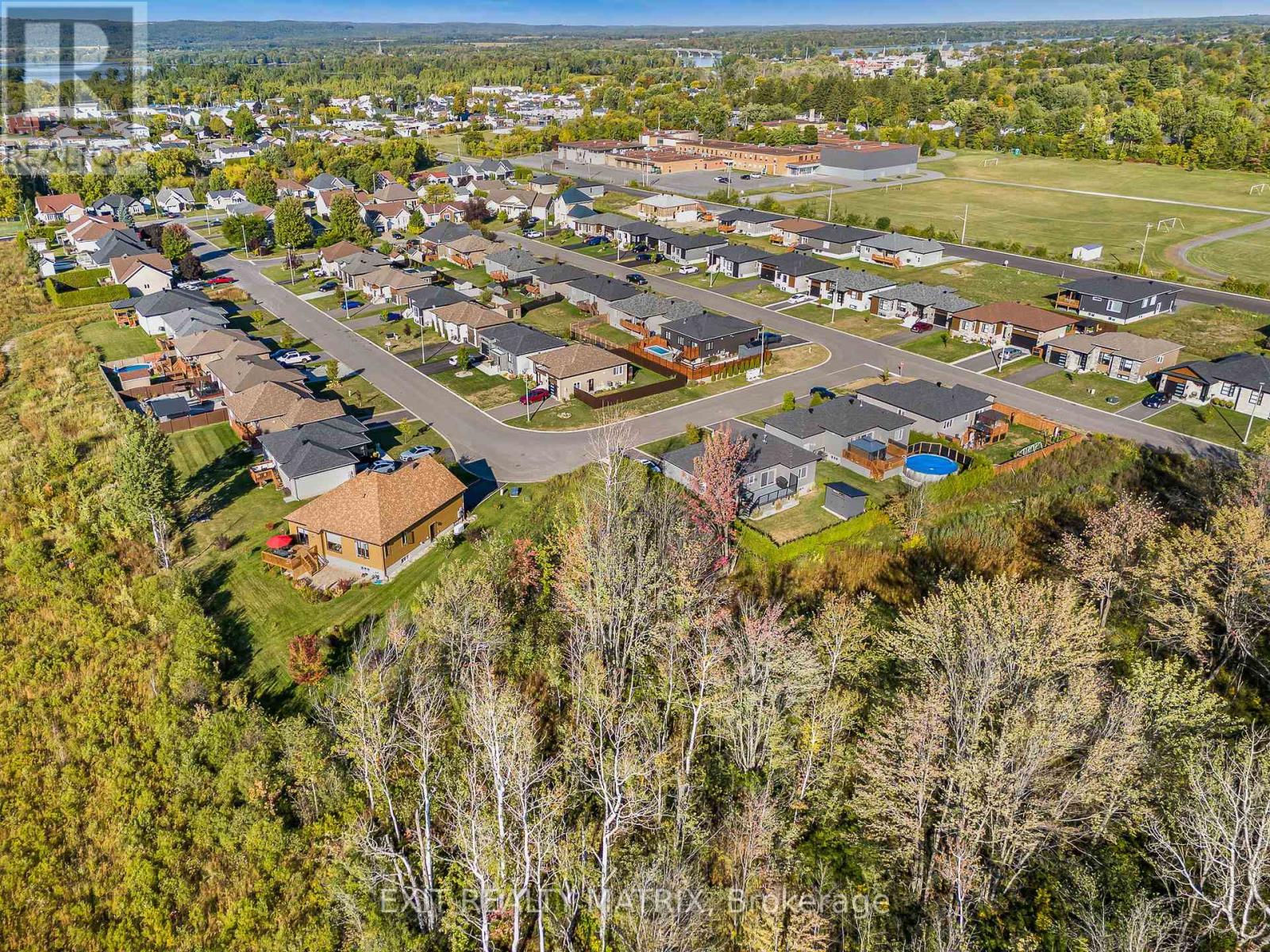 740 Roxane Crescent, Hawkesbury, Ontario  K6A 3W9 - Photo 4 - X12412576