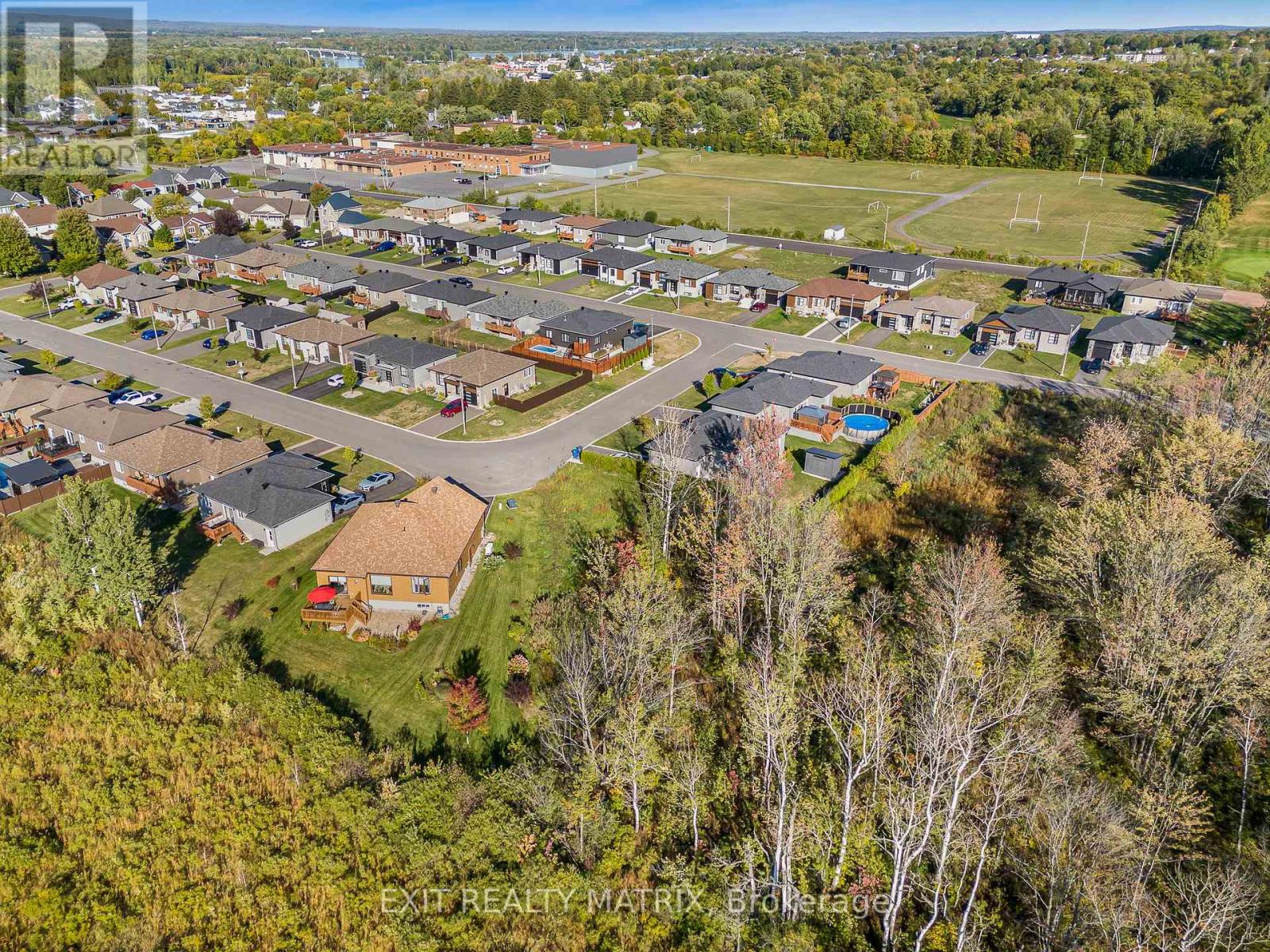 740 Roxane Crescent, Hawkesbury, Ontario  K6A 3W9 - Photo 5 - X12412576