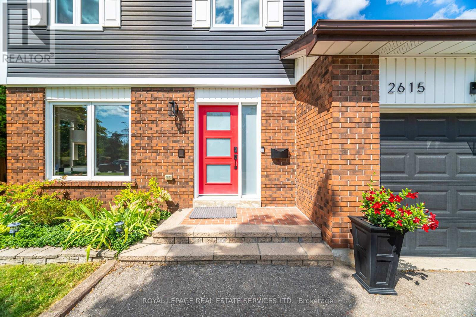 2615 Benedet Drive, Mississauga, Ontario  L5J 4H6 - Photo 3 - W12394474