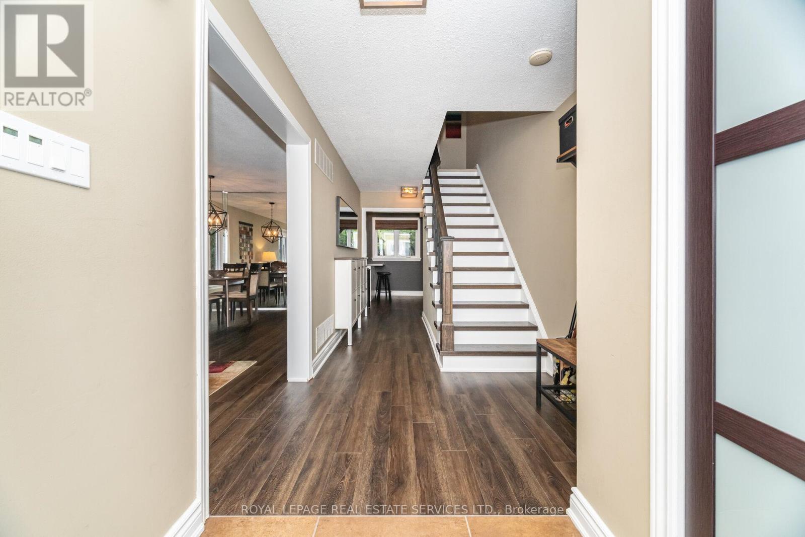 2615 Benedet Drive, Mississauga, Ontario  L5J 4H6 - Photo 5 - W12394474