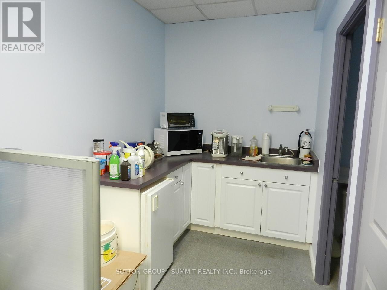 211 - 2601 Matheson Boulevard E, Mississauga, Ontario  L4W 5A8 - Photo 3 - W12411303