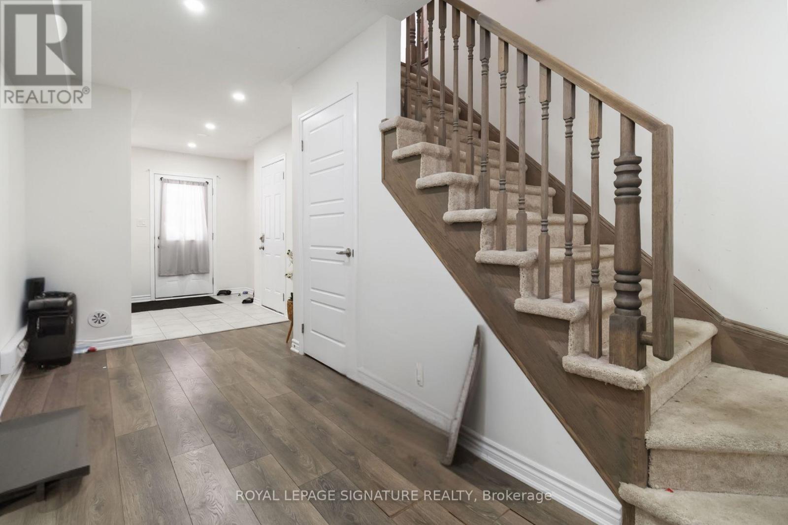 56 Frost Court, Milton, Ontario  L9E 1G2 - Photo 6 - W12412381