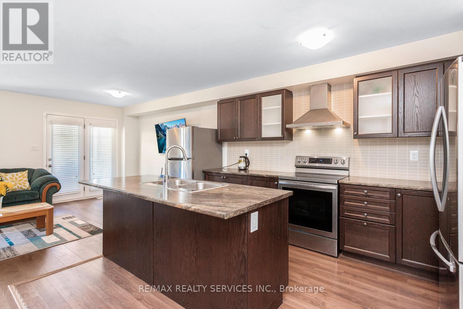 100 Golden Springs Drive, Brampton, Ontario  L7A 4N6 - Photo 10 - W12412404