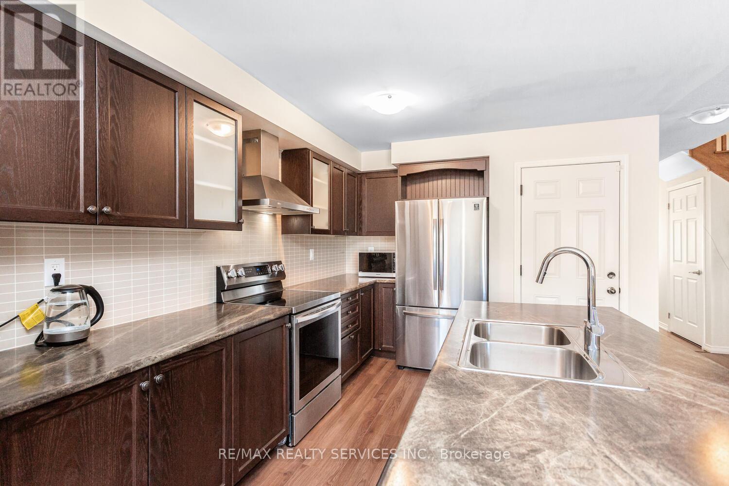 100 Golden Springs Drive, Brampton, Ontario  L7A 4N6 - Photo 11 - W12412404