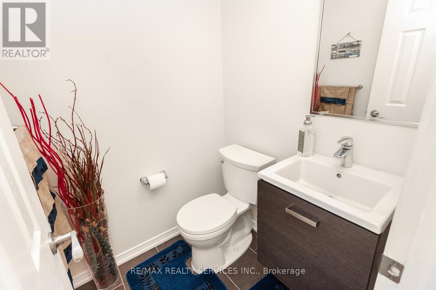 100 Golden Springs Drive, Brampton, Ontario  L7A 4N6 - Photo 13 - W12412404