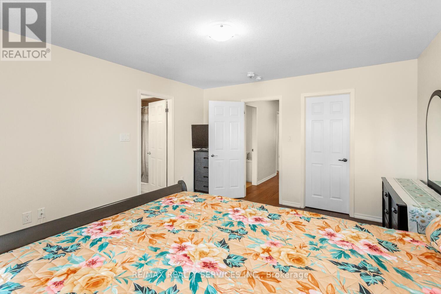 100 Golden Springs Drive, Brampton, Ontario  L7A 4N6 - Photo 18 - W12412404