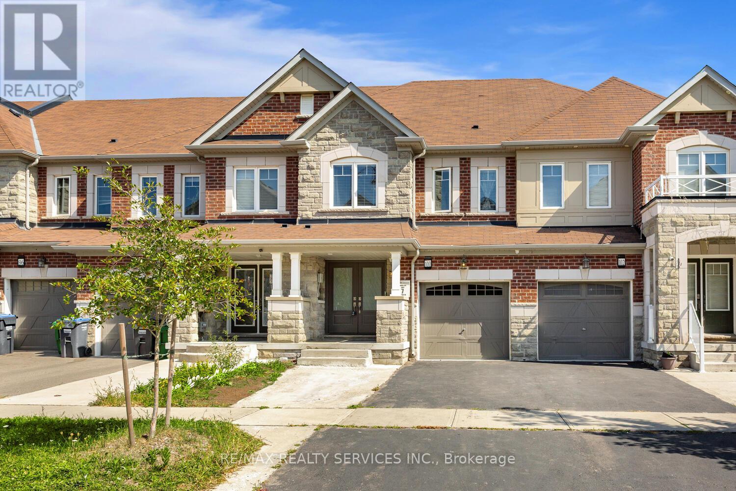 100 Golden Springs Drive, Brampton, Ontario  L7A 4N6 - Photo 2 - W12412404