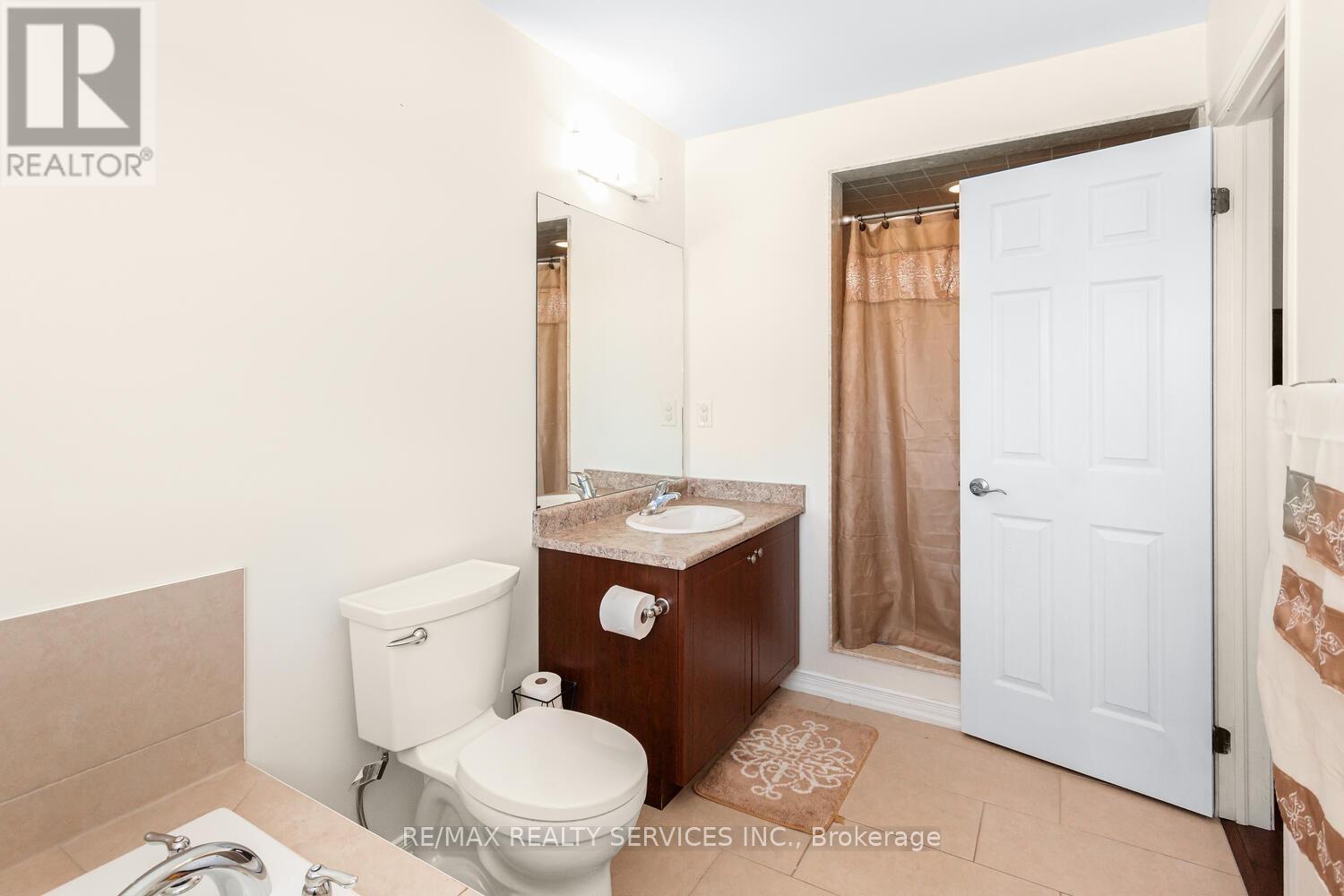 100 Golden Springs Drive, Brampton, Ontario  L7A 4N6 - Photo 20 - W12412404