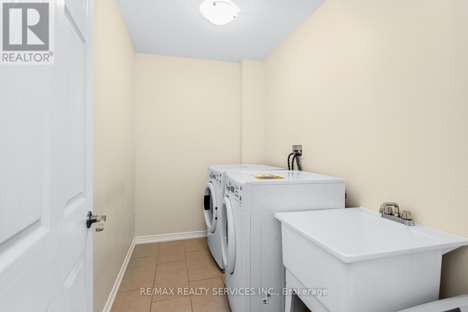 100 Golden Springs Drive, Brampton, Ontario  L7A 4N6 - Photo 21 - W12412404