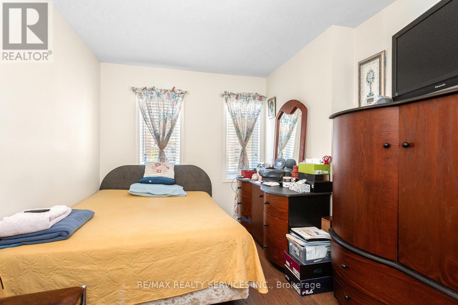 100 Golden Springs Drive, Brampton, Ontario  L7A 4N6 - Photo 22 - W12412404