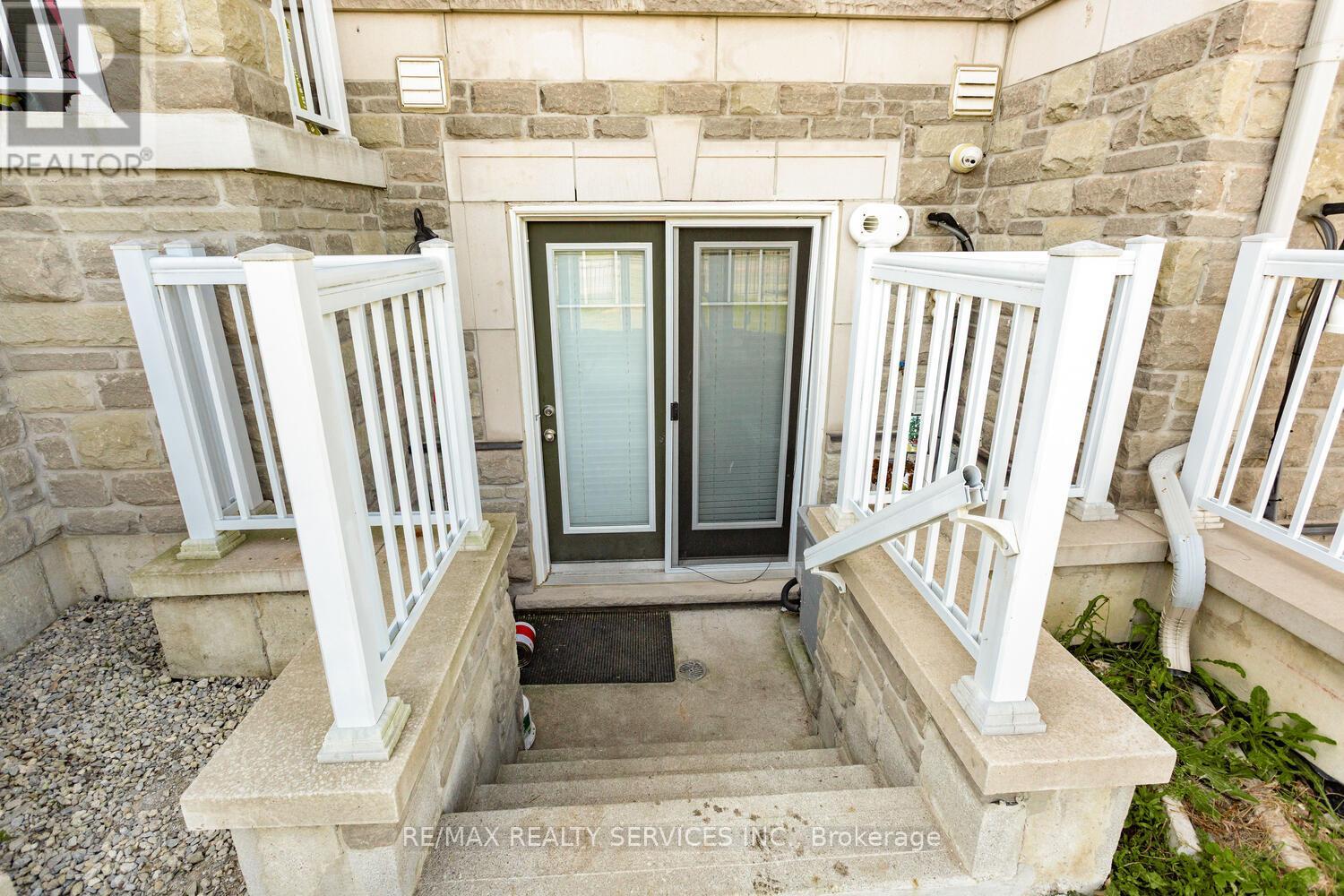 100 Golden Springs Drive, Brampton, Ontario  L7A 4N6 - Photo 27 - W12412404