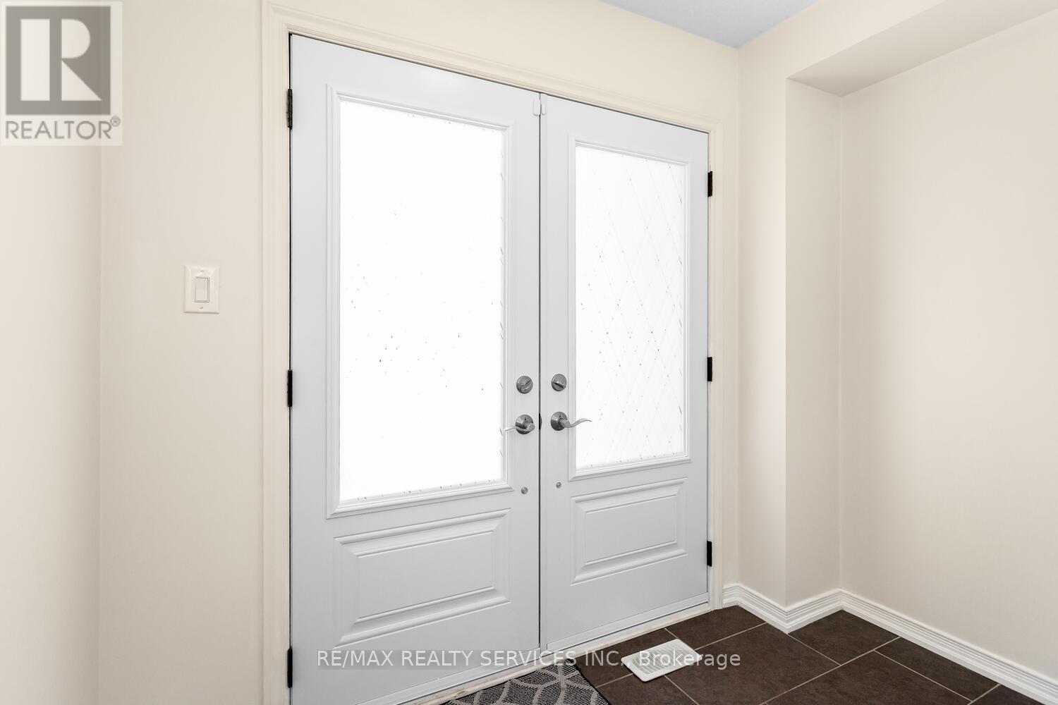 100 Golden Springs Drive, Brampton, Ontario  L7A 4N6 - Photo 4 - W12412404