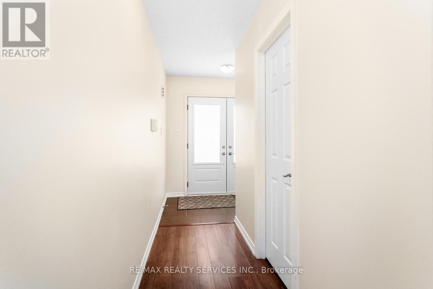 100 Golden Springs Drive, Brampton, Ontario  L7A 4N6 - Photo 5 - W12412404