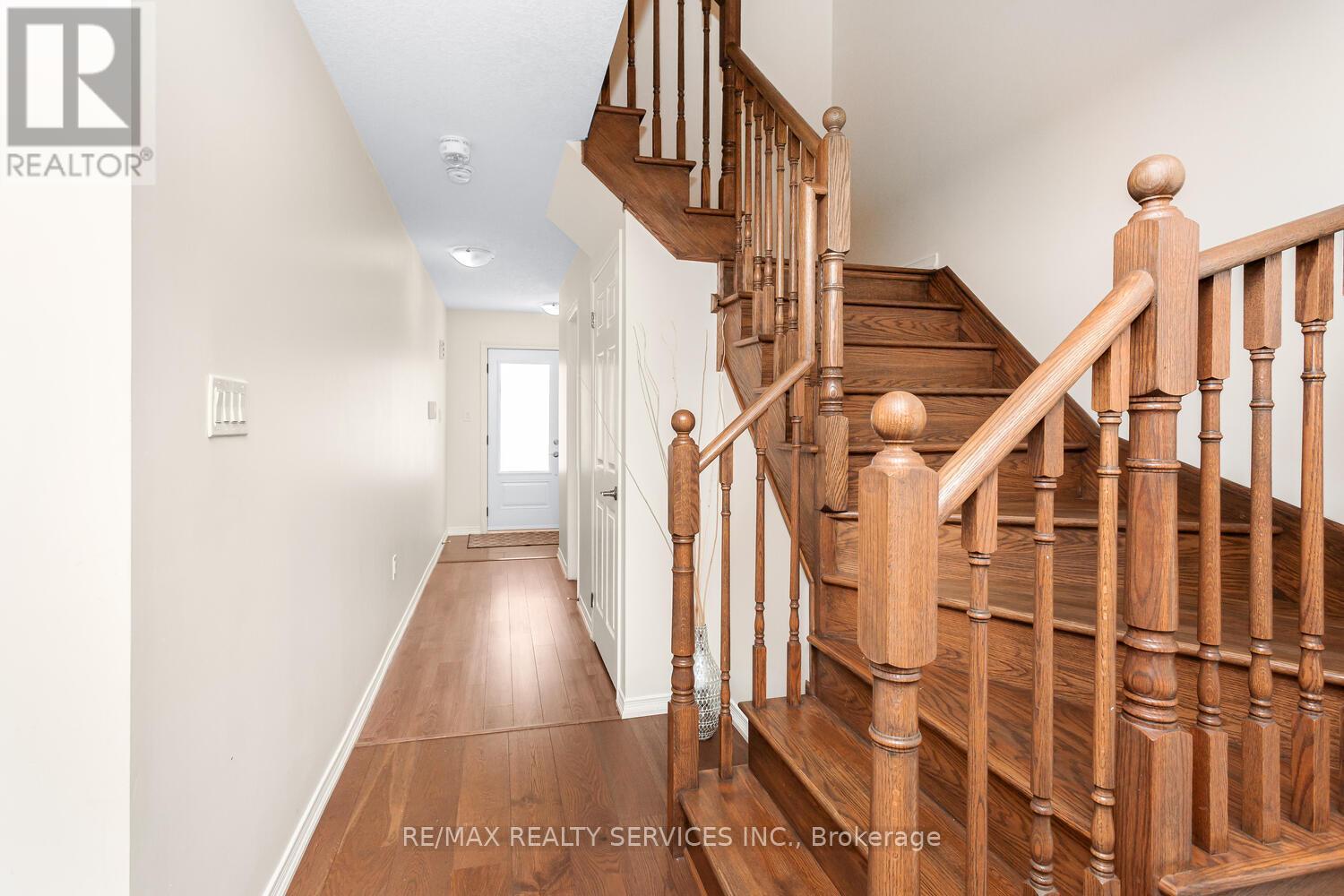 100 Golden Springs Drive, Brampton, Ontario  L7A 4N6 - Photo 6 - W12412404