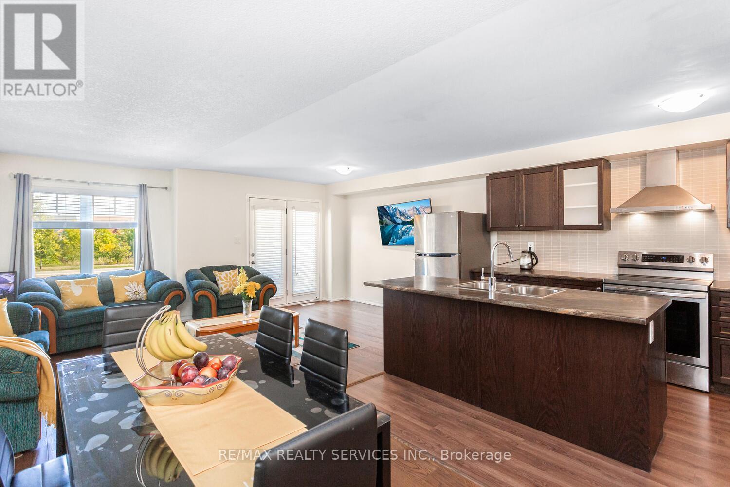 100 Golden Springs Drive, Brampton, Ontario  L7A 4N6 - Photo 8 - W12412404