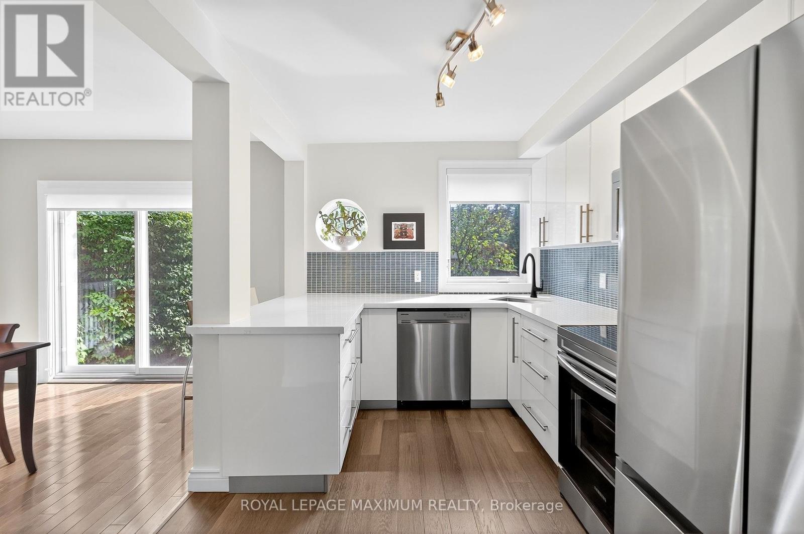 65 Parkdale Road, Toronto, Ontario  M6R 1E3 - Photo 14 - W12412445