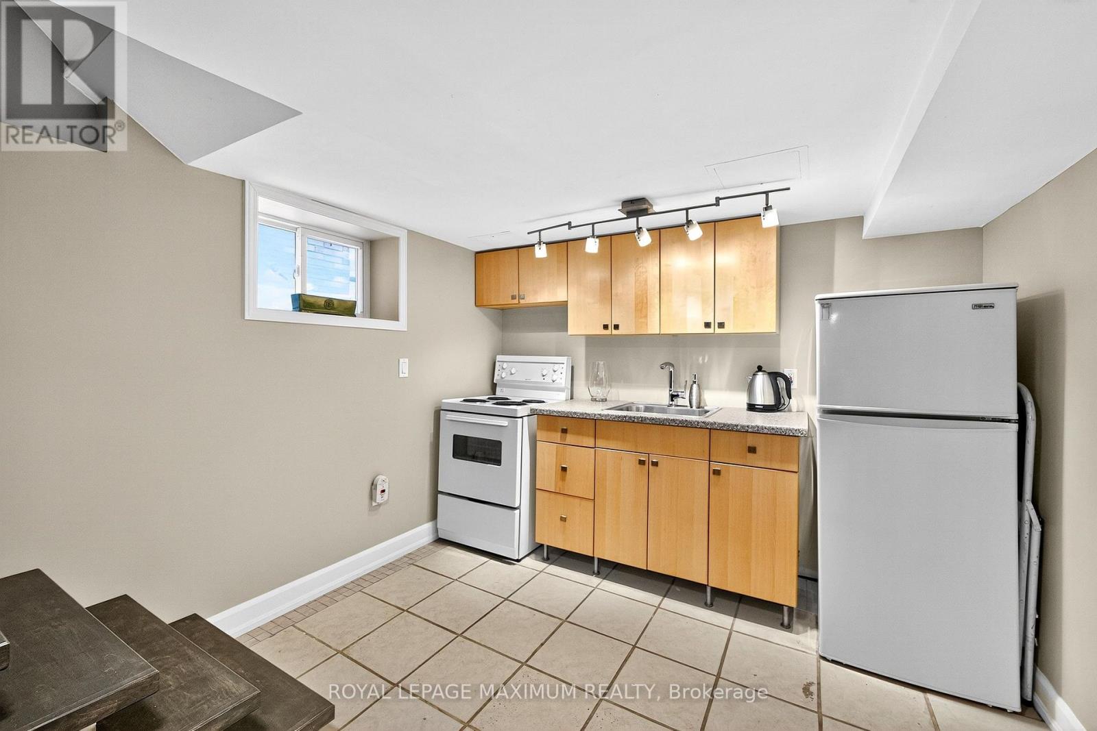 65 Parkdale Road, Toronto, Ontario  M6R 1E3 - Photo 35 - W12412445