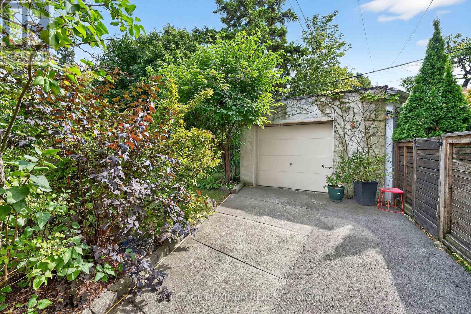65 Parkdale Road, Toronto, Ontario  M6R 1E3 - Photo 44 - W12412445