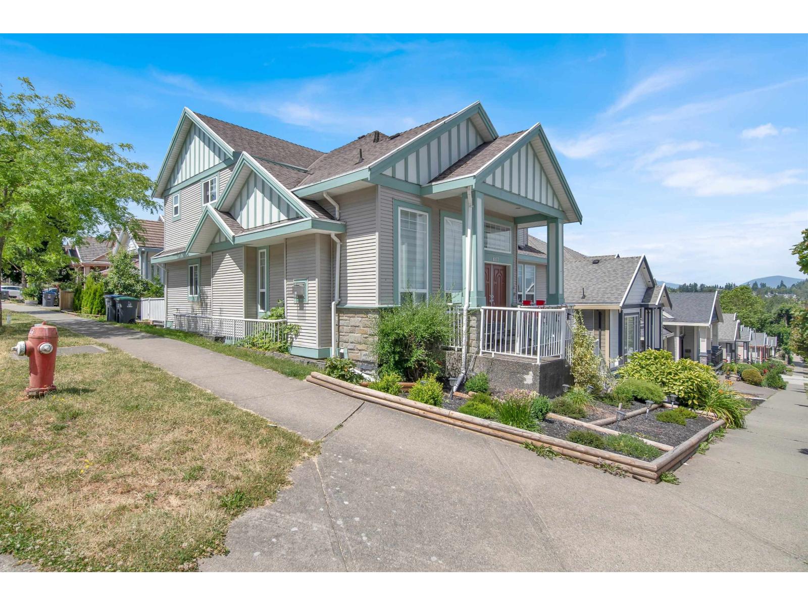 6157 146 Street, Surrey, British Columbia  V3T 3A1 - Photo 2 - R3049417