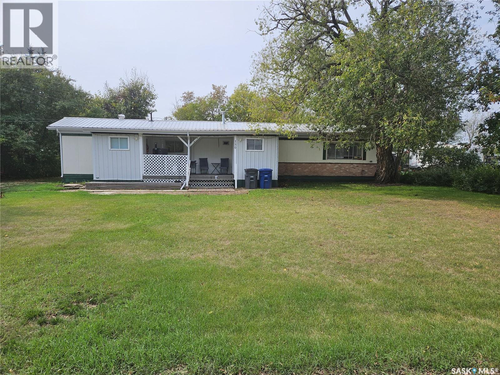 150 Morley Street, Kisbey, Saskatchewan  S0C 1L0 - Photo 2 - SK018616