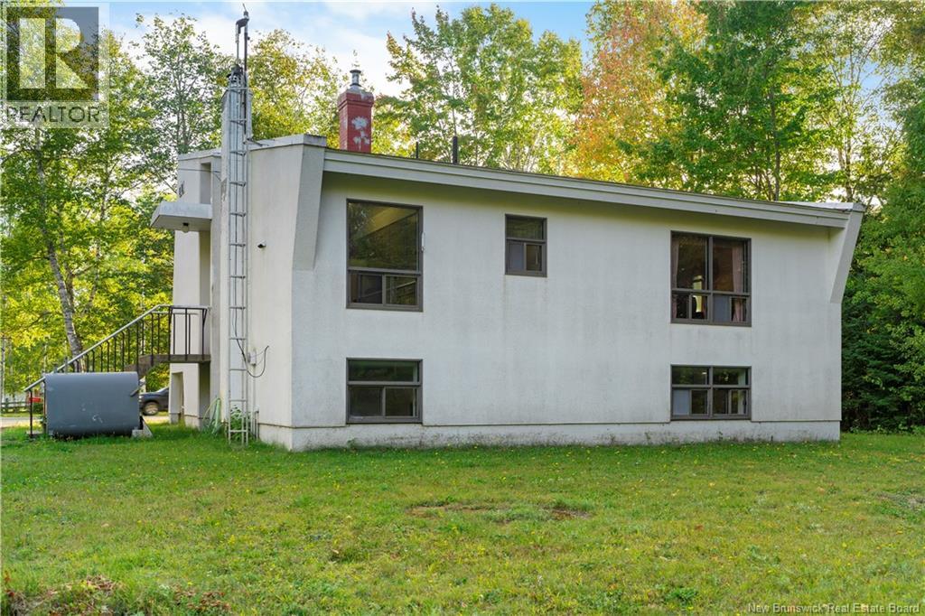 2470 Sunset Drive, Bathurst, New Brunswick  E2A 7K8 - Photo 42 - NB127003