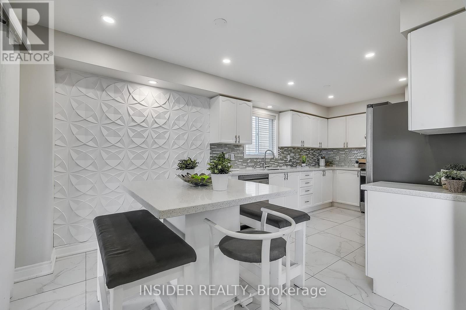35 Langlaw Drive, Cambridge, Ontario  N1P 1J1 - Photo 10 - X12412375