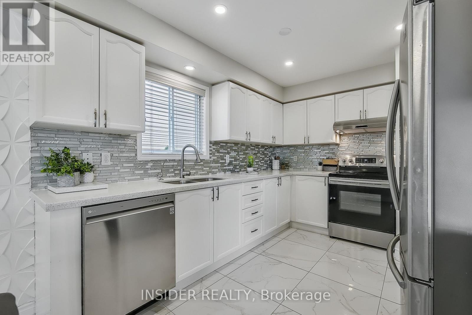 35 Langlaw Drive, Cambridge, Ontario  N1P 1J1 - Photo 11 - X12412375
