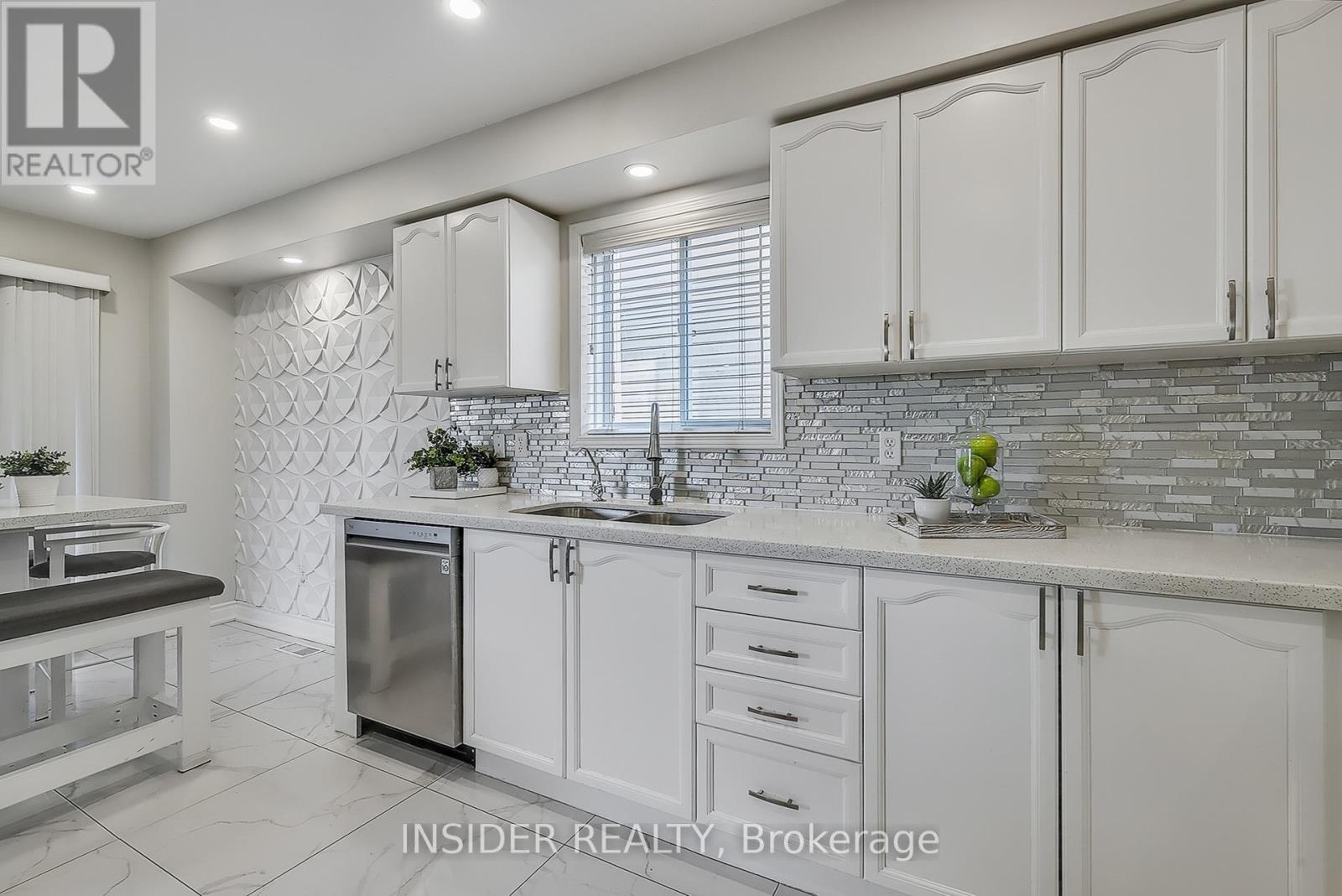 35 Langlaw Drive, Cambridge, Ontario  N1P 1J1 - Photo 12 - X12412375