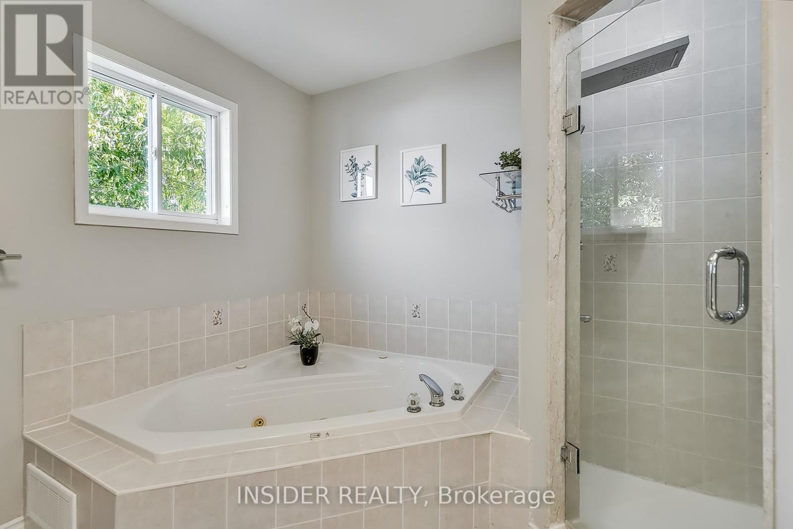 35 Langlaw Drive, Cambridge, Ontario  N1P 1J1 - Photo 19 - X12412375