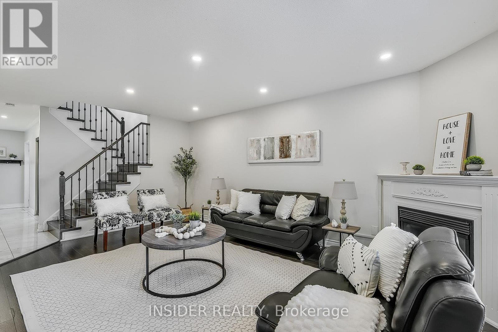35 Langlaw Drive, Cambridge, Ontario  N1P 1J1 - Photo 2 - X12412375